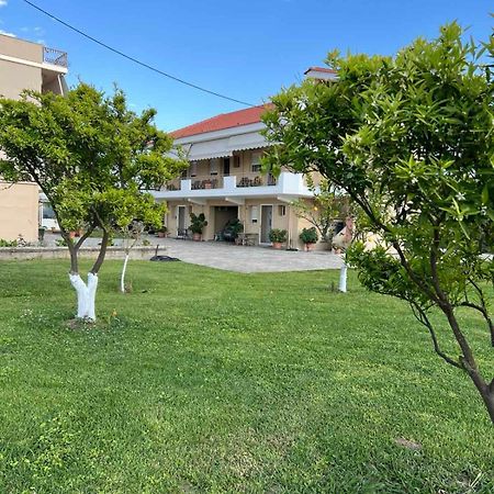 Flo'S Apartment Mesolóngion المظهر الخارجي الصورة