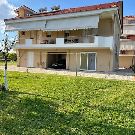 Flo'S Apartment Mesolóngion المظهر الخارجي الصورة