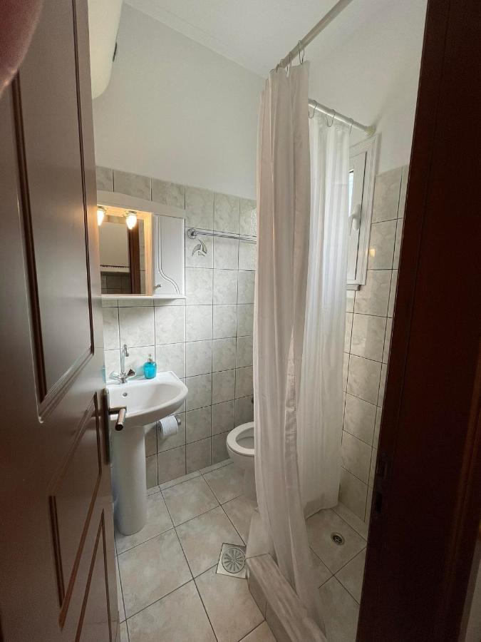 Flo'S Apartment Mesolóngion المظهر الخارجي الصورة