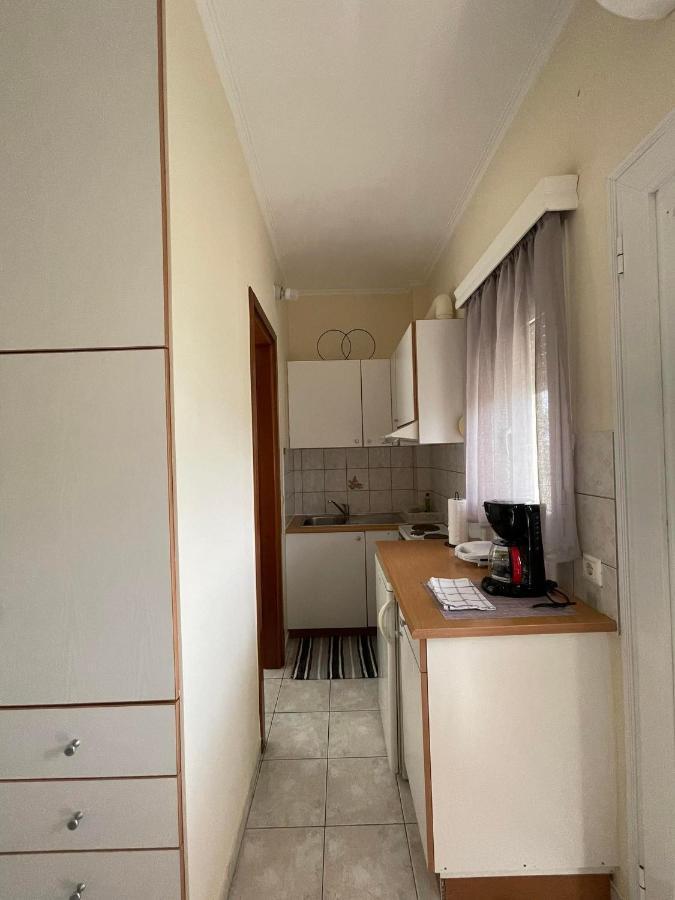 Flo'S Apartment Mesolóngion المظهر الخارجي الصورة