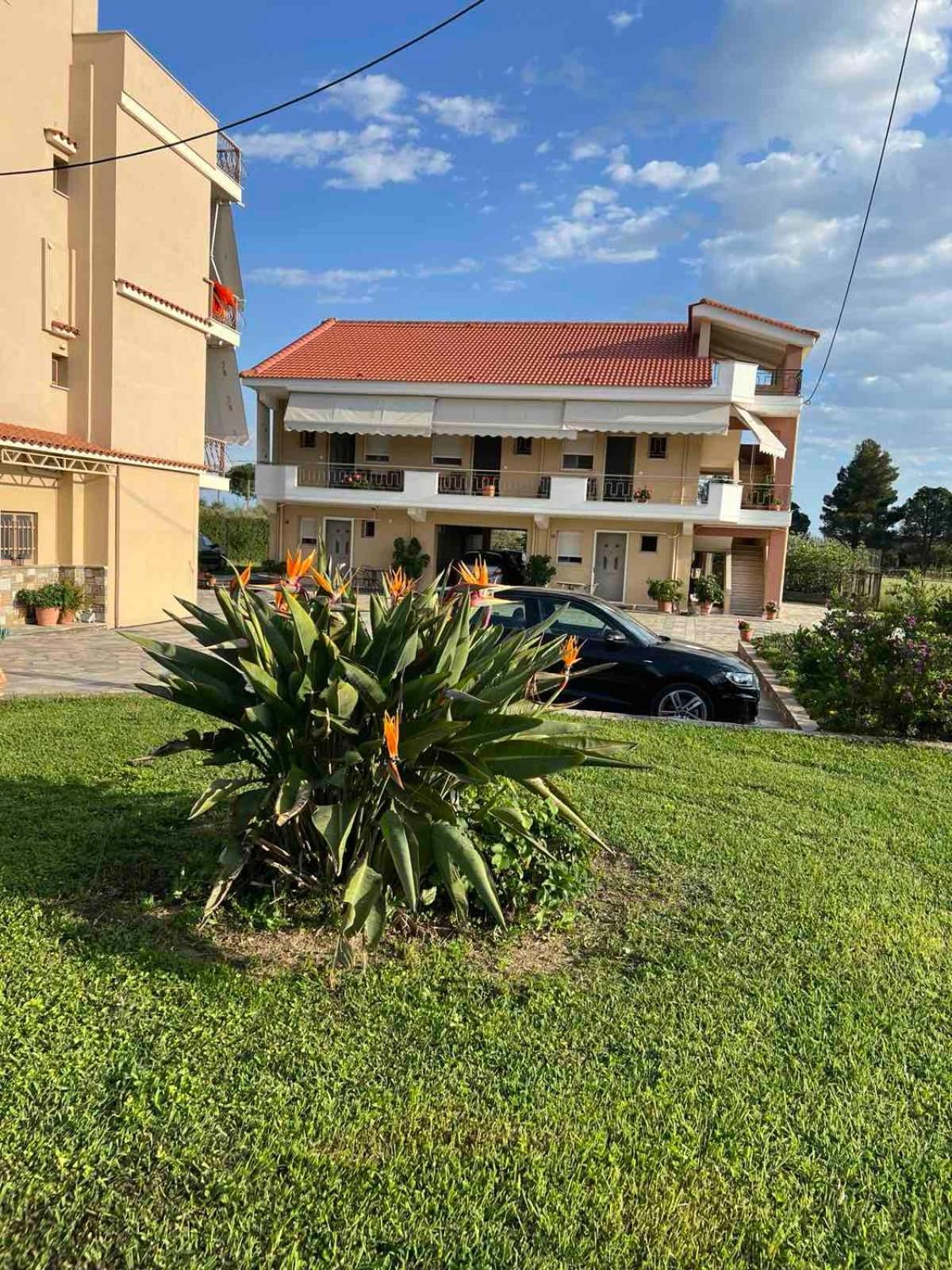 Flo'S Apartment Mesolóngion المظهر الخارجي الصورة